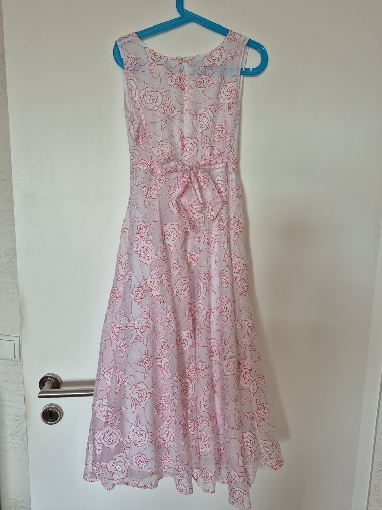 Girls: zauberhaftes Sommerkleid mit Rosenmuster Gr. 146
