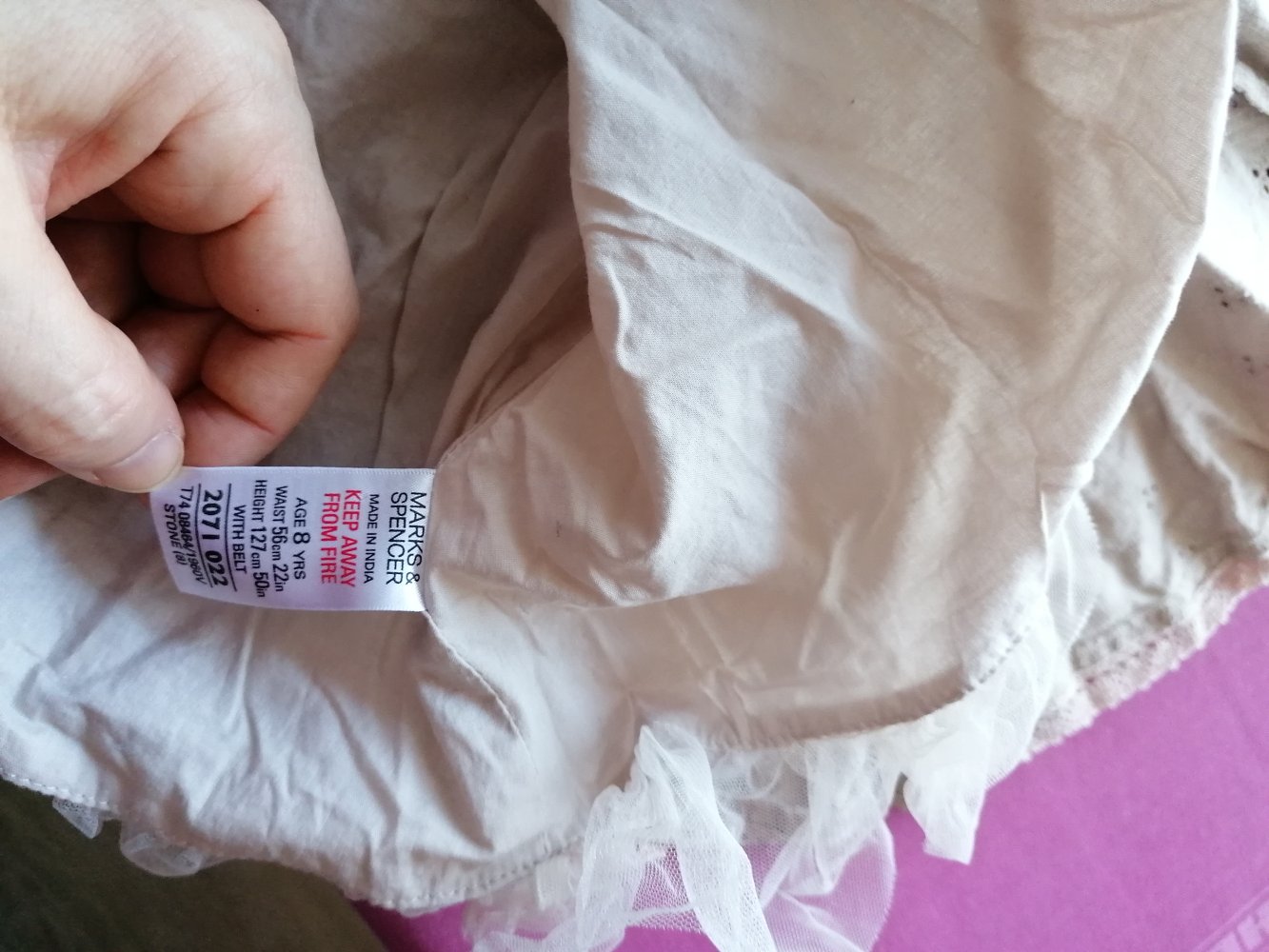 Marks & Spencers nude / beiger Feinkord Faltenrock mit Tüll Unterrock Gr 128, neuwertig