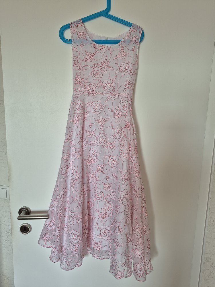 Girls: zauberhaftes Sommerkleid mit Rosenmuster Gr. 146