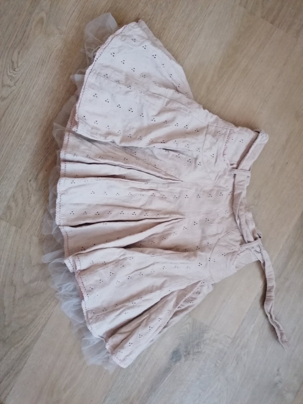 Marks & Spencers nude / beiger Feinkord Faltenrock mit Tüll Unterrock Gr 128, neuwertig