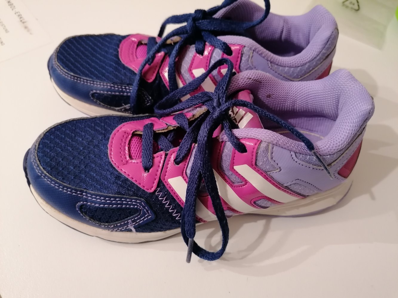 Adidas: Sportschuhe / Turnschuhe Gr. 32