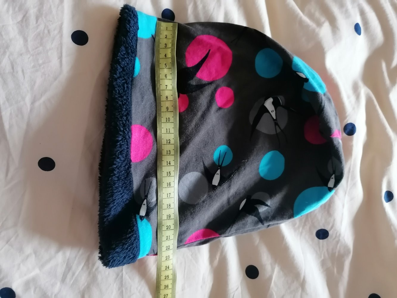 wunderschöne selbstgenähte kuschelig warme Mütze mit bunten Schwalben KU53cm