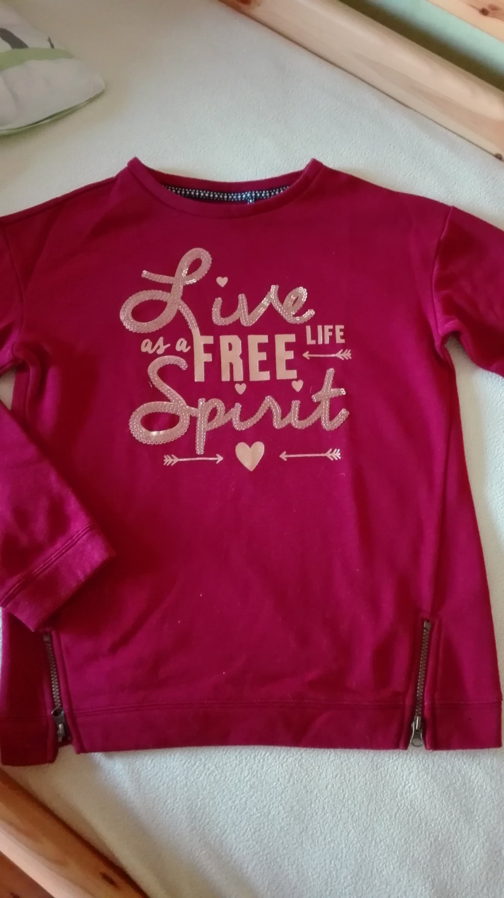 Dunkelrotes Sweatshirt mit Glitzerprint Gr. 170/176