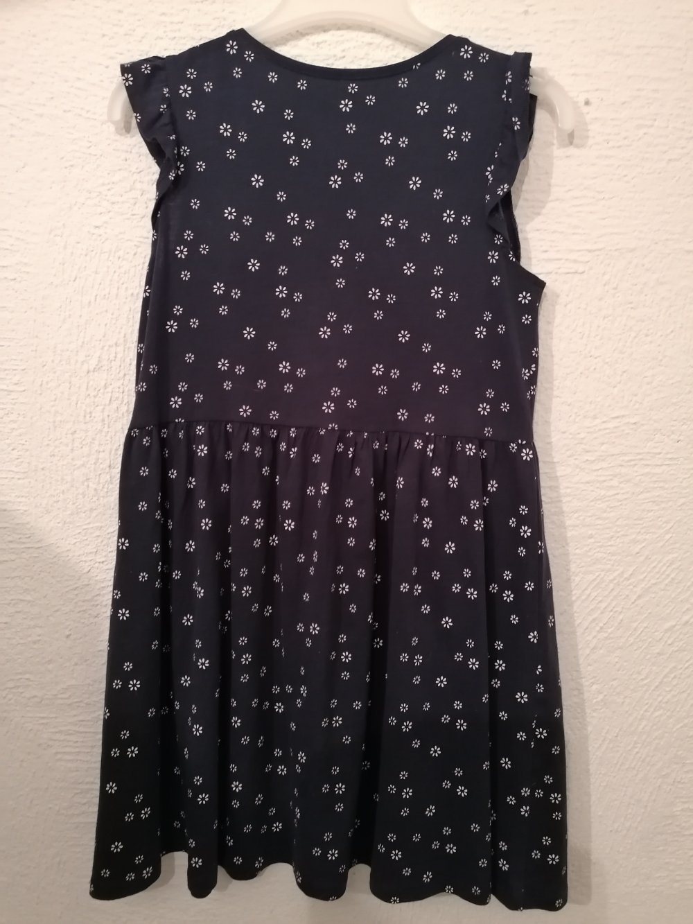 H&M: dunkelblaues T-Shirtkleid mit Blümchen Gr. 134/140