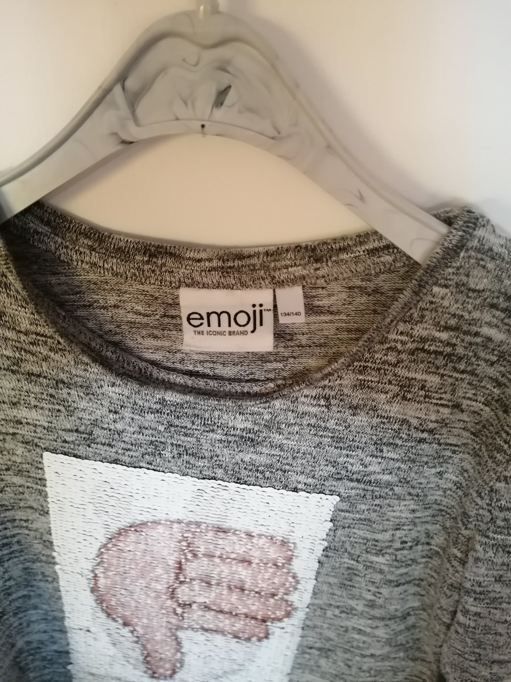 emoji: hellgrauer Pullover mit Wechselbild Gr. 134