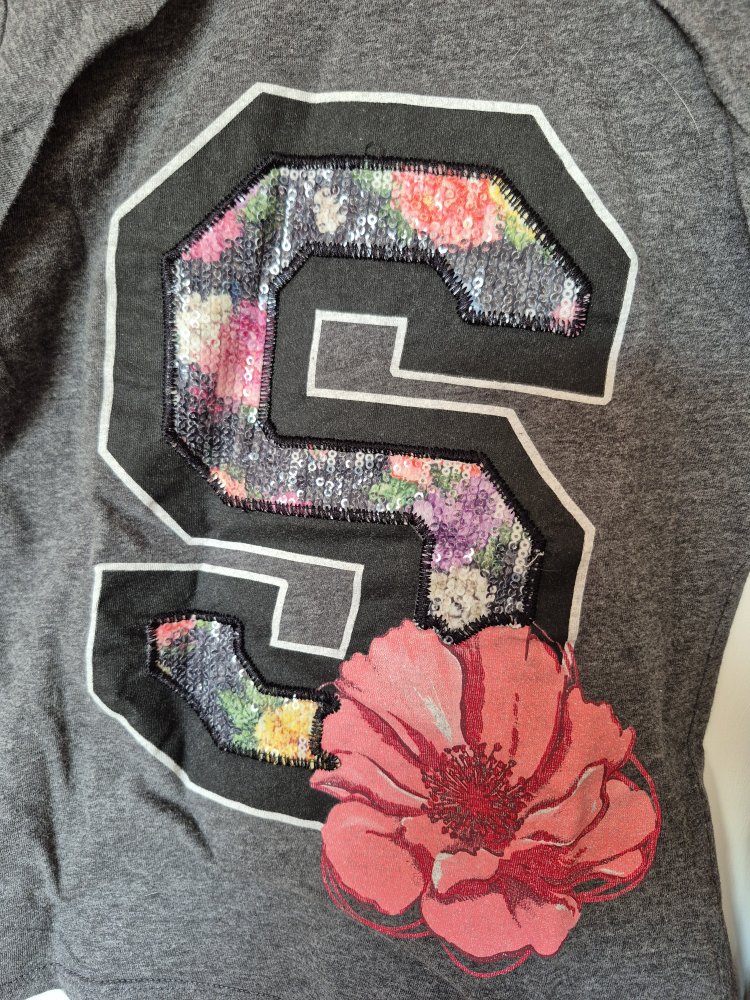 Desigual: graues gerafftes Shirt mit bunter Applikation Gr. 134/140