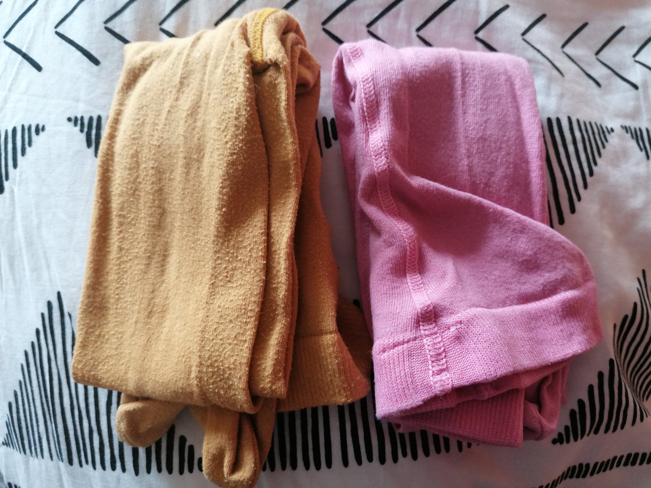 H&M: zwei Basic-Strumpfhosen Gr. 122/128