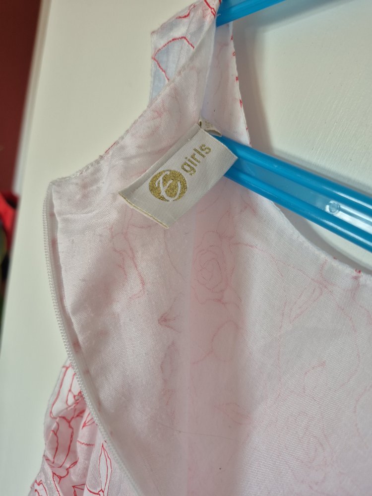 Girls: zauberhaftes Sommerkleid mit Rosenmuster Gr. 146