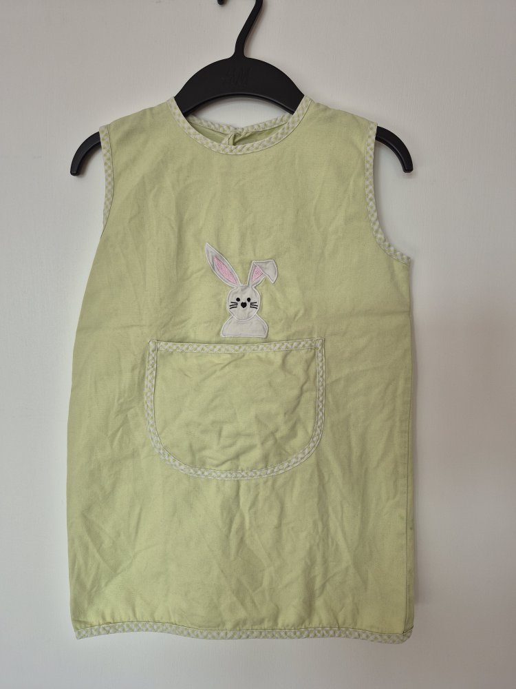 TCM: Osterhasenschürze für kleine BäckerInnen