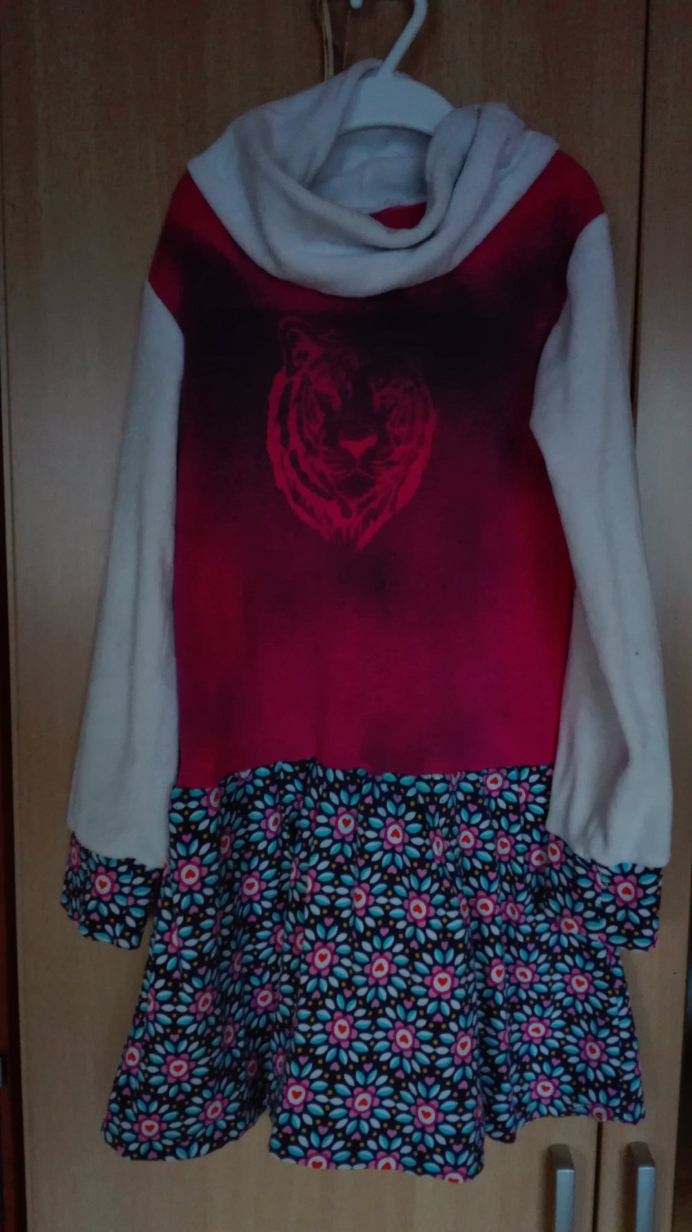 tolles warmes Handmade-Kleid Gr. 128/134