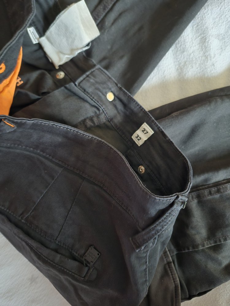 Jack & Jones: schwarze Cargohose Gr. 27/32
