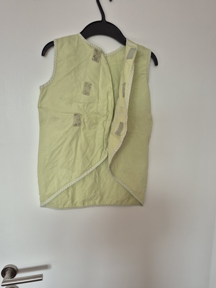 TCM: Osterhasenschürze für kleine BäckerInnen