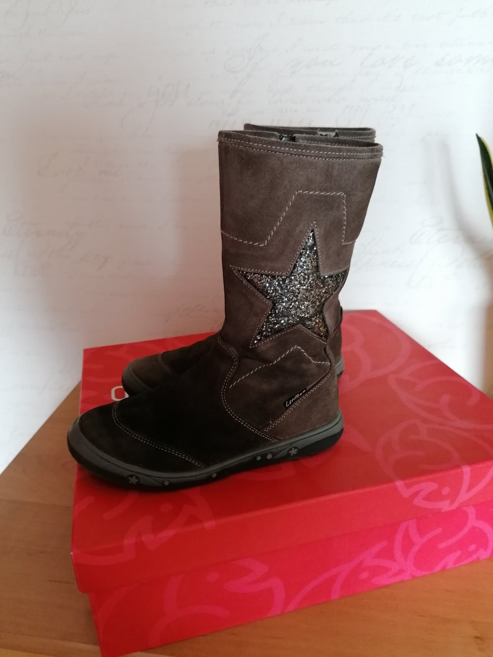 Lepi: Wildlederstiefel mit Glitzersternen Gr. 32