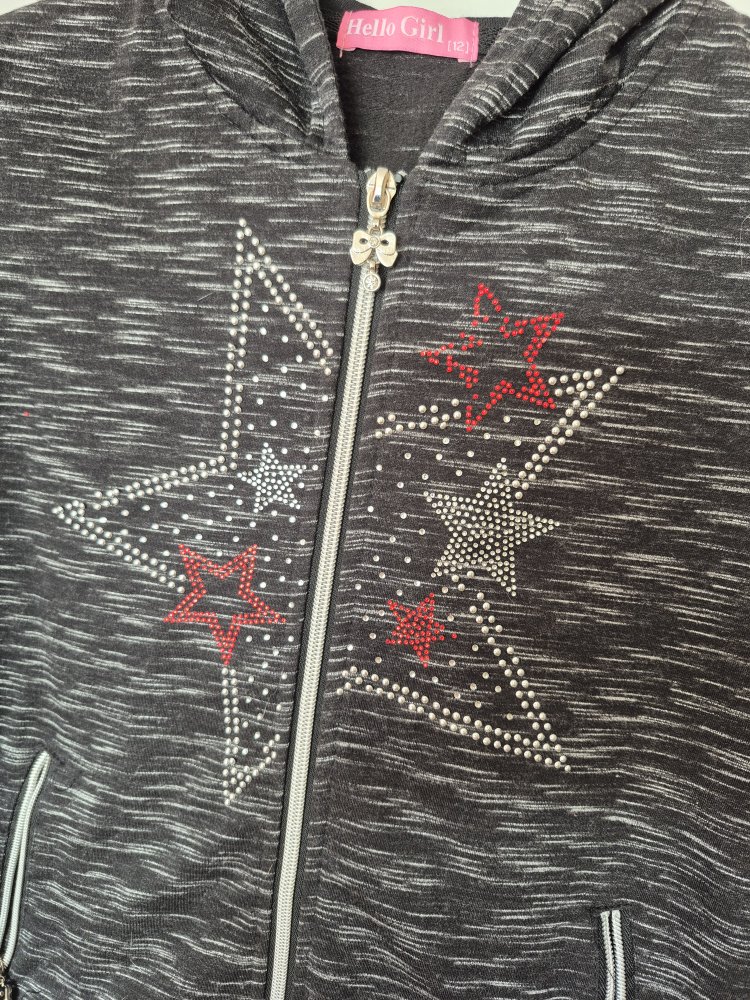 Hello Girl: grau melierte Zipfelstrickjacke mit Sternen Gr. 134