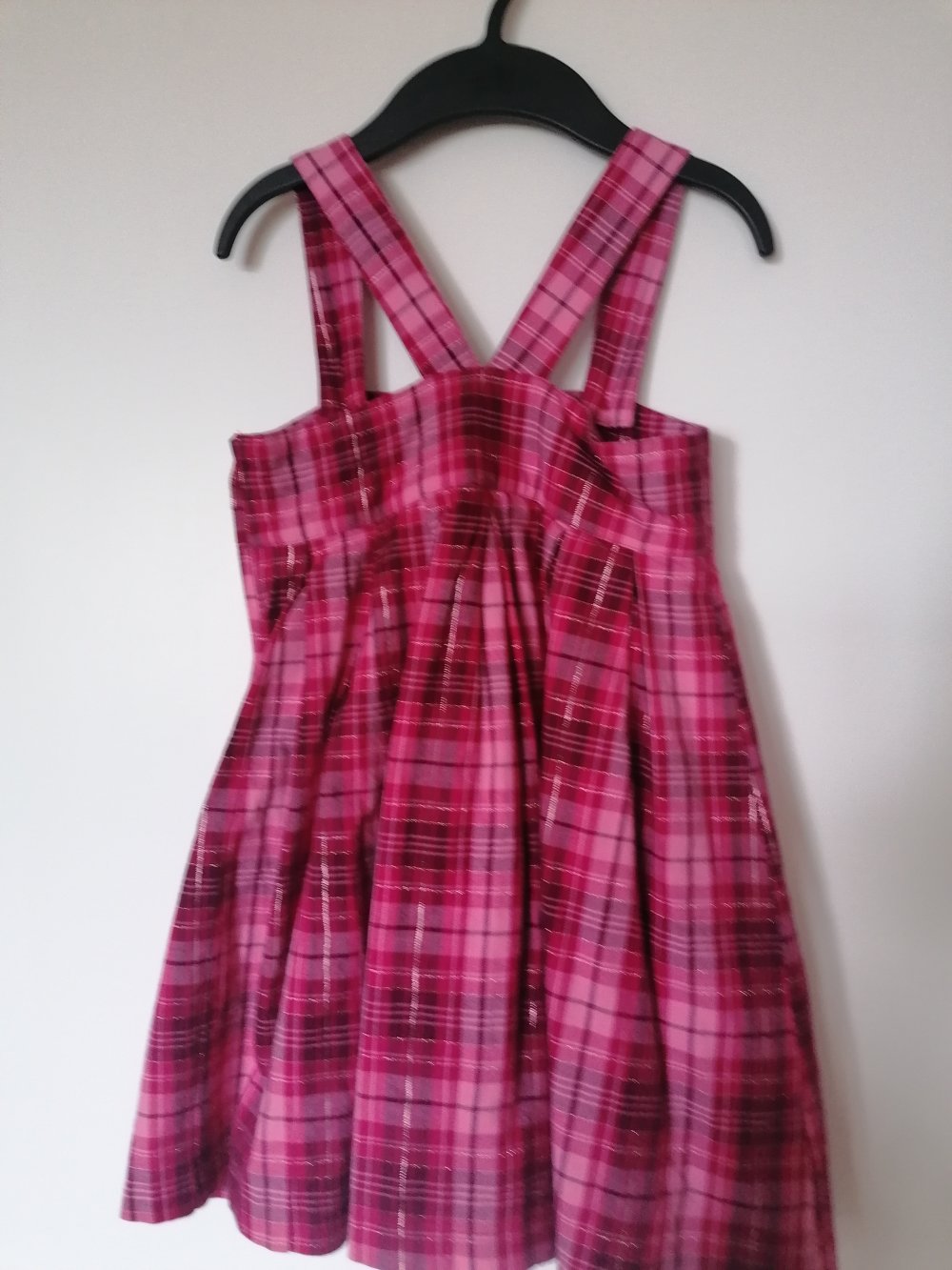 H&M: kariertes Trägerkleid mit Glanzfäden Gr. 122