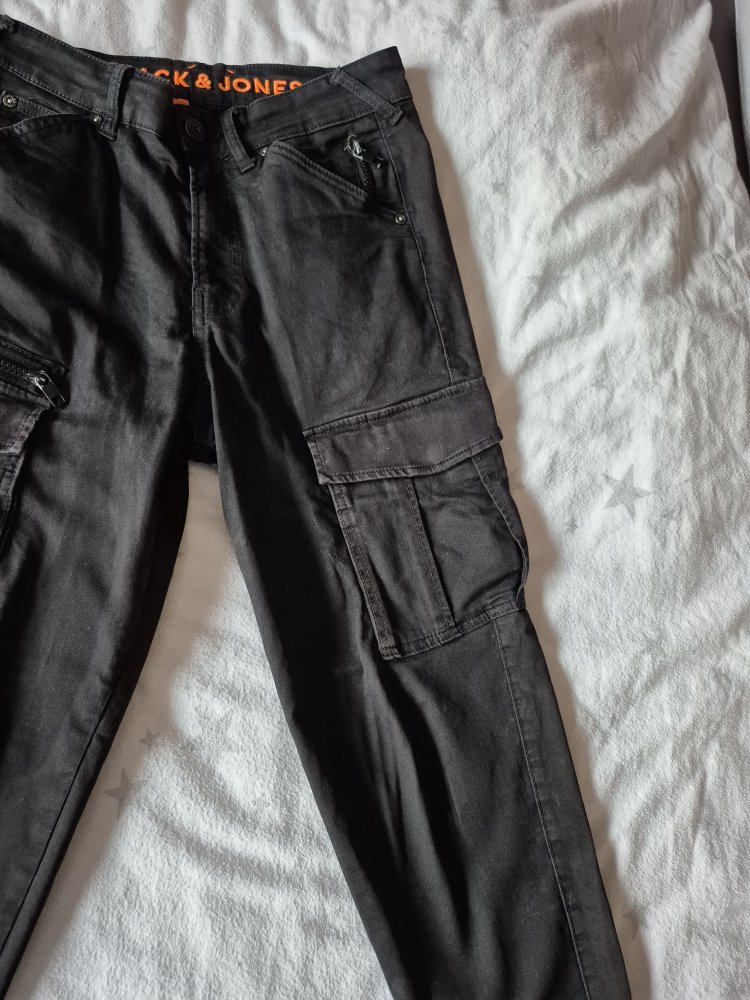 Jack & Jones: schwarze Cargohose Gr. 27/32