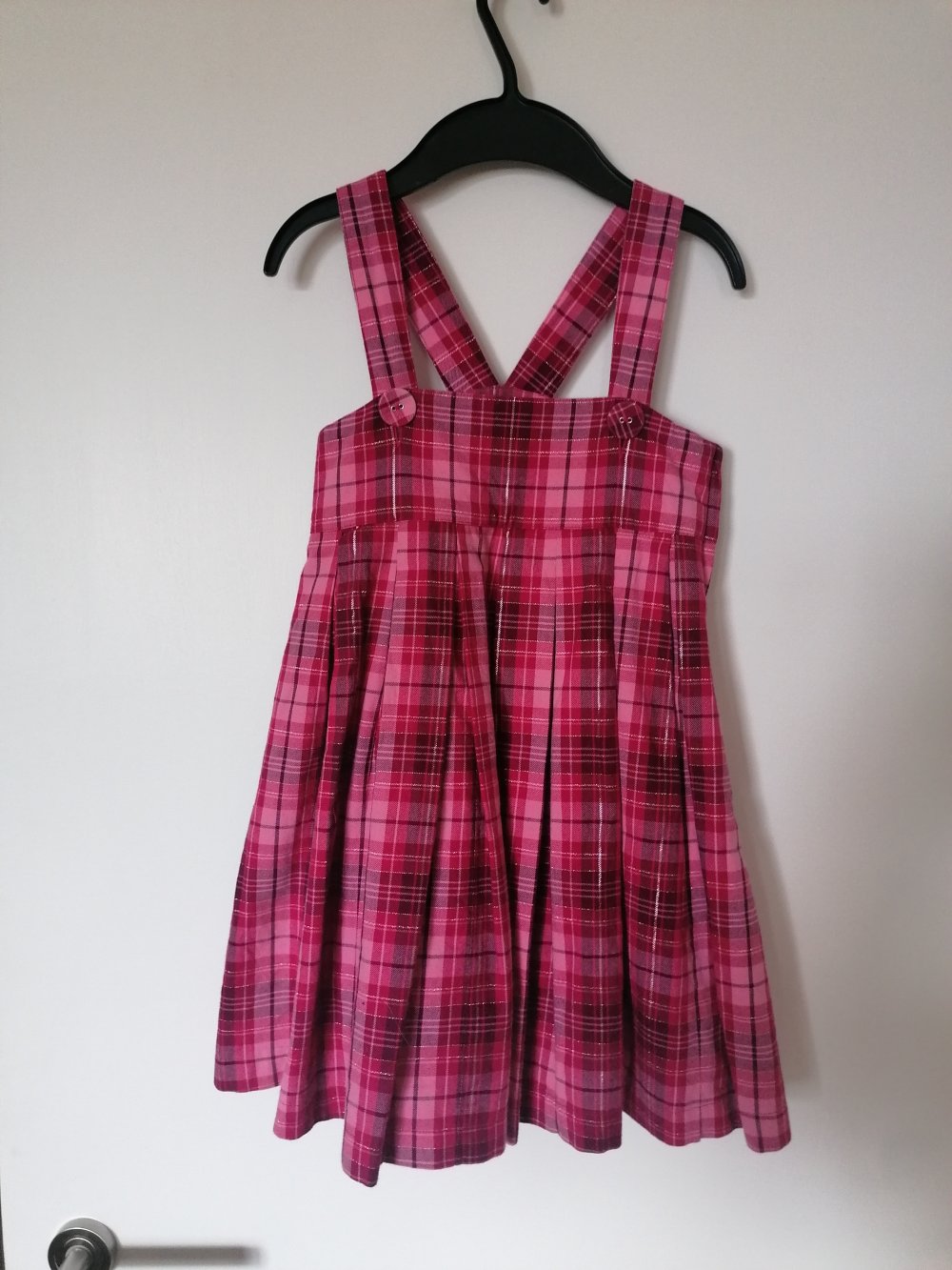 H&M: kariertes Trägerkleid mit Glanzfäden Gr. 122