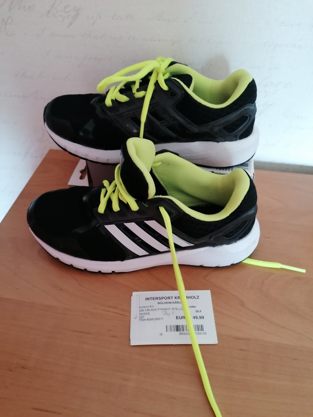 Adidas: schwarz-weiß-neongrün/gelbe Sportschuhe Gr. 35,5