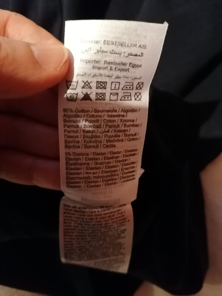 Name It: schwarzes Langarmshirt mit grauem Schriftzug Gr.122/128 