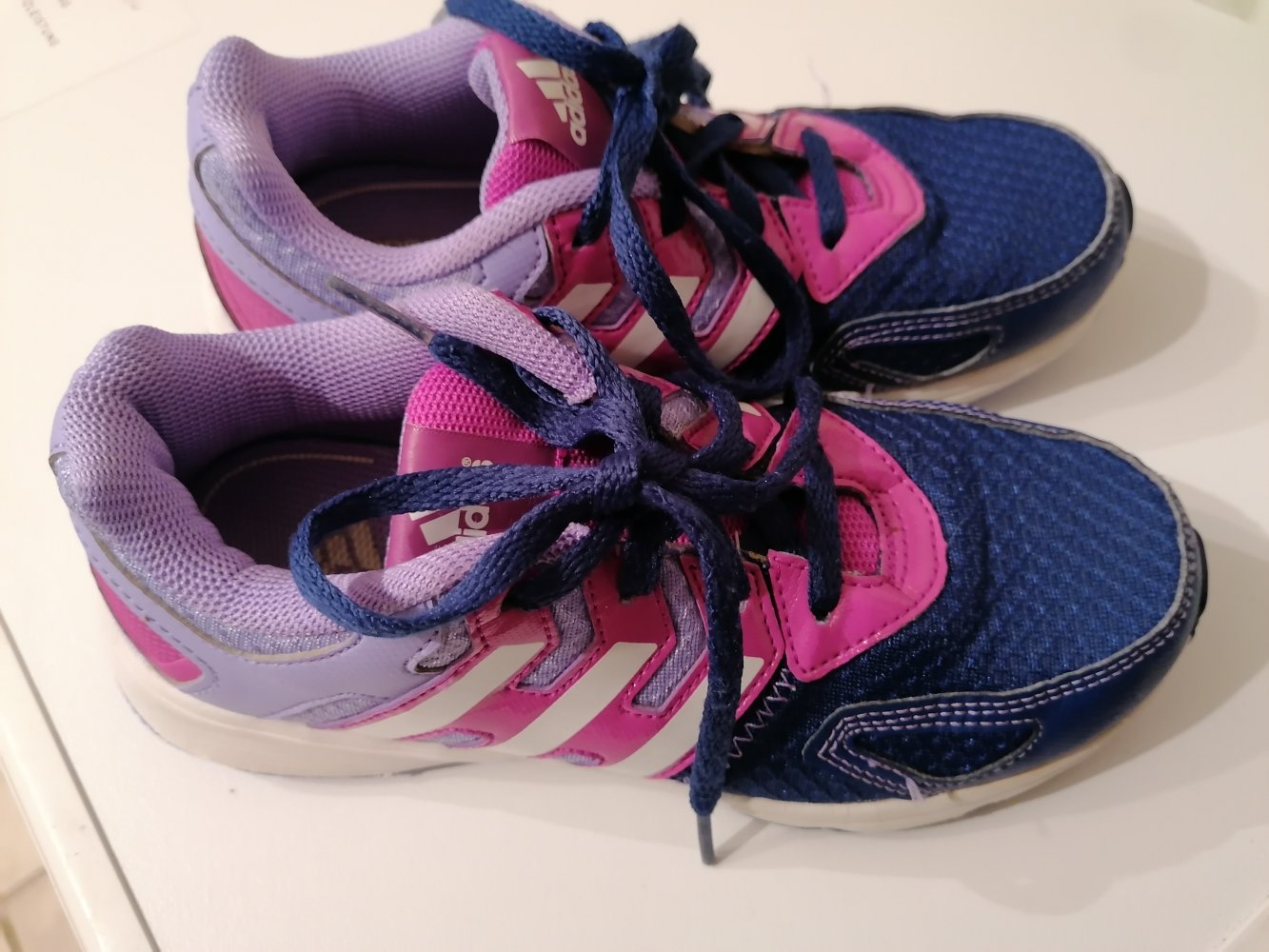 Adidas: Sportschuhe / Turnschuhe Gr. 32