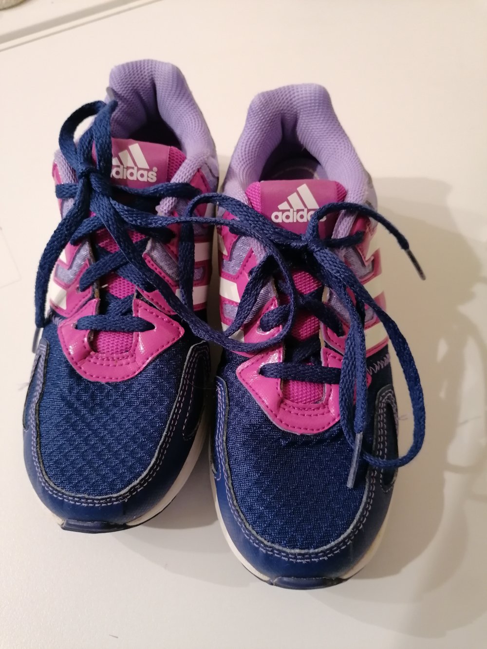 Adidas: Sportschuhe / Turnschuhe Gr. 32