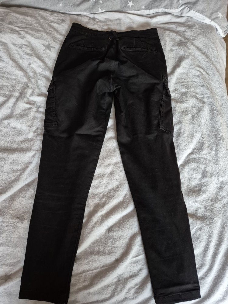 Jack & Jones: schwarze Cargohose Gr. 27/32