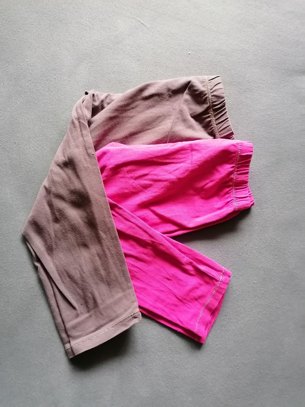 Vertbaudet: zwei kurze Leggins Gr. 122/128