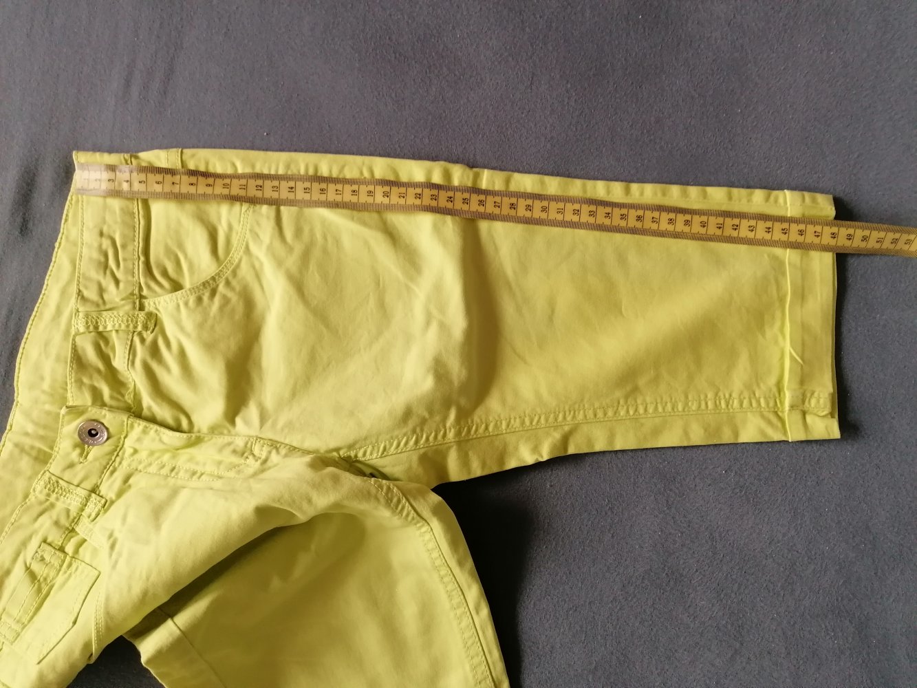 Sonnengelbe knielange Short Gr. 140 