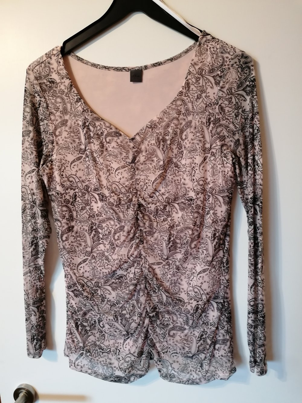 s.Oliver: schickes, feines Langarmtop, vorne gerafft Gr. 42