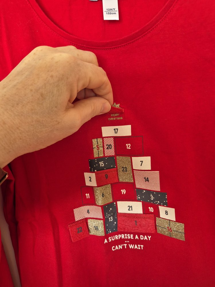 Okaidi: rotes Adventskalendershirt Gr. 152, top Zustand!