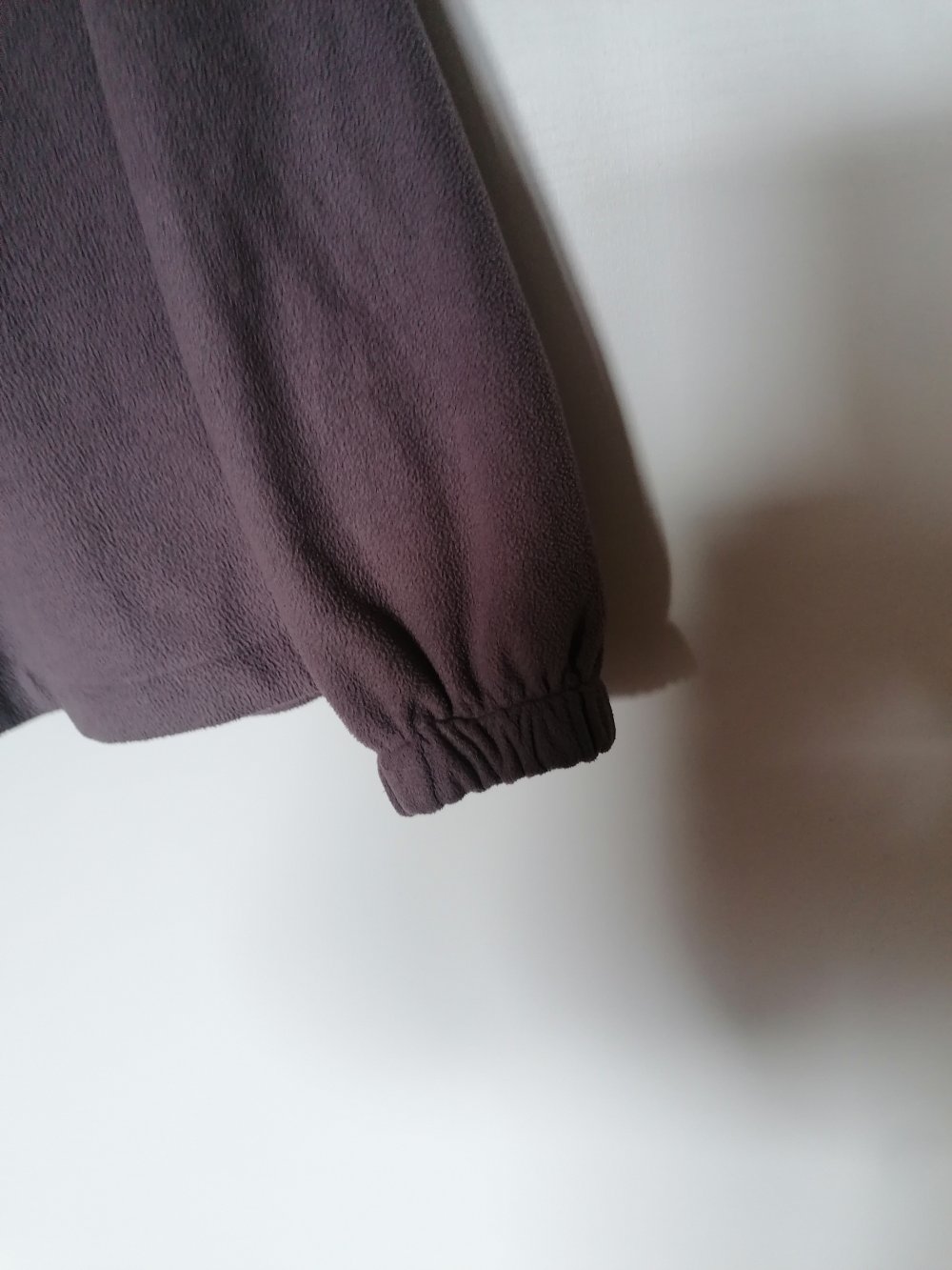 Vertbaudet: taupe-/fliederfarbene Fleecejacke Gr. 138