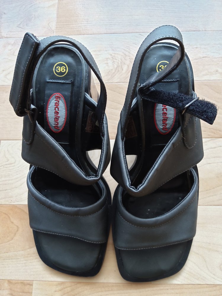 Retro-Absatzschuhe hellgrau