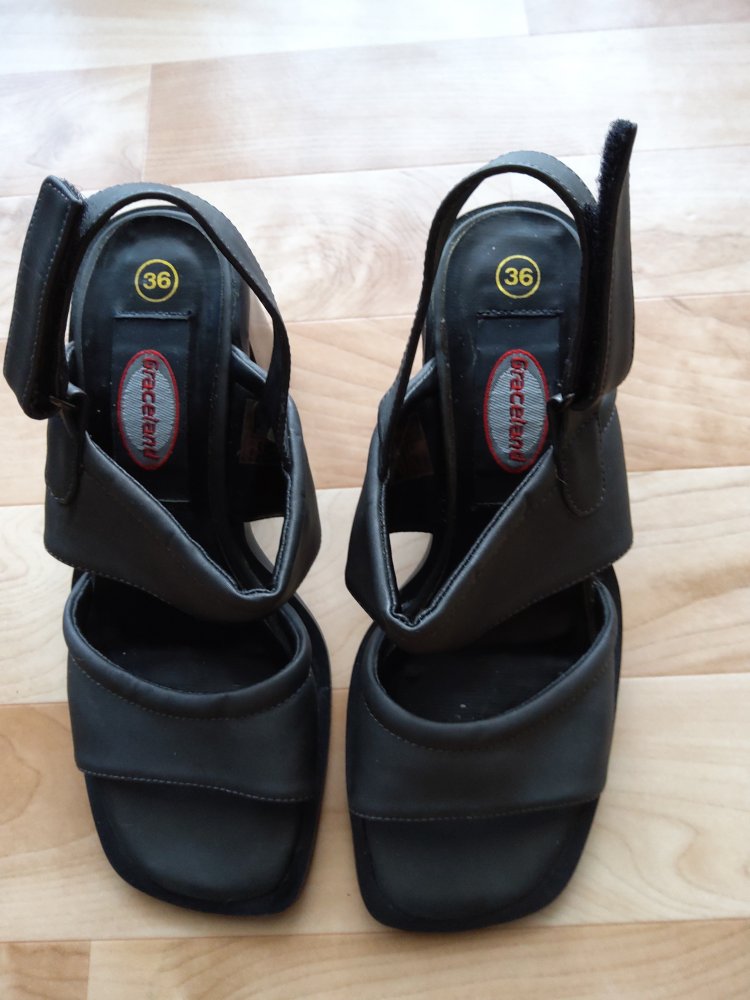 Retro-Absatzschuhe hellgrau