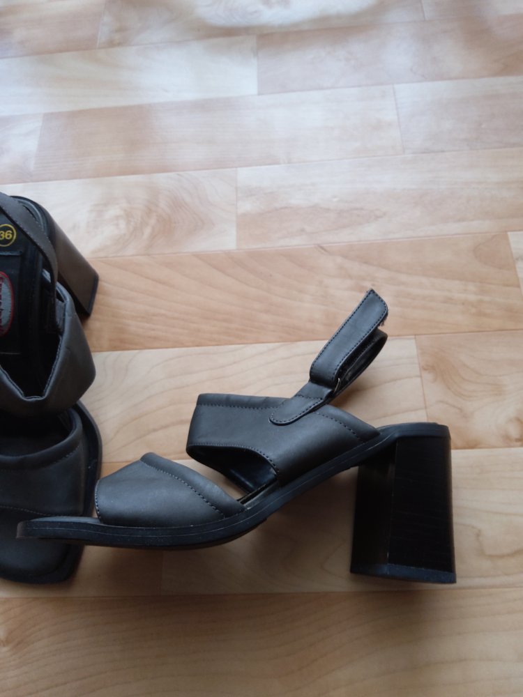 Retro-Absatzschuhe hellgrau