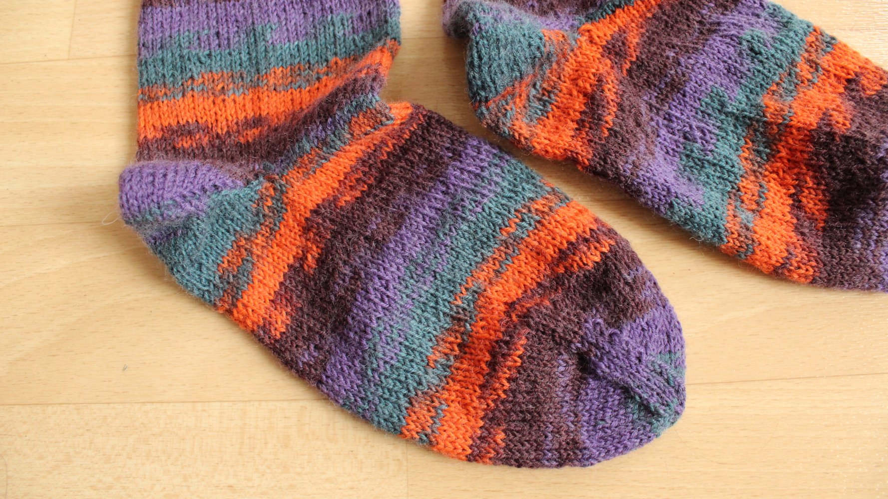 Selbstgestrickte Wollsocken