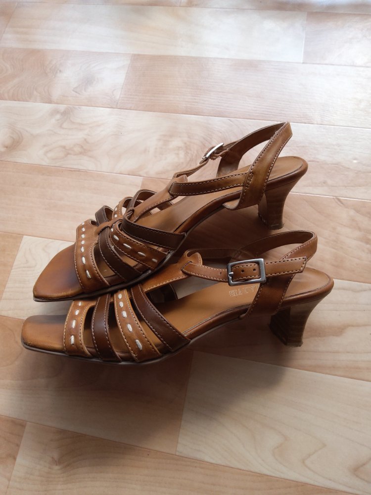 Braune Sandaletten