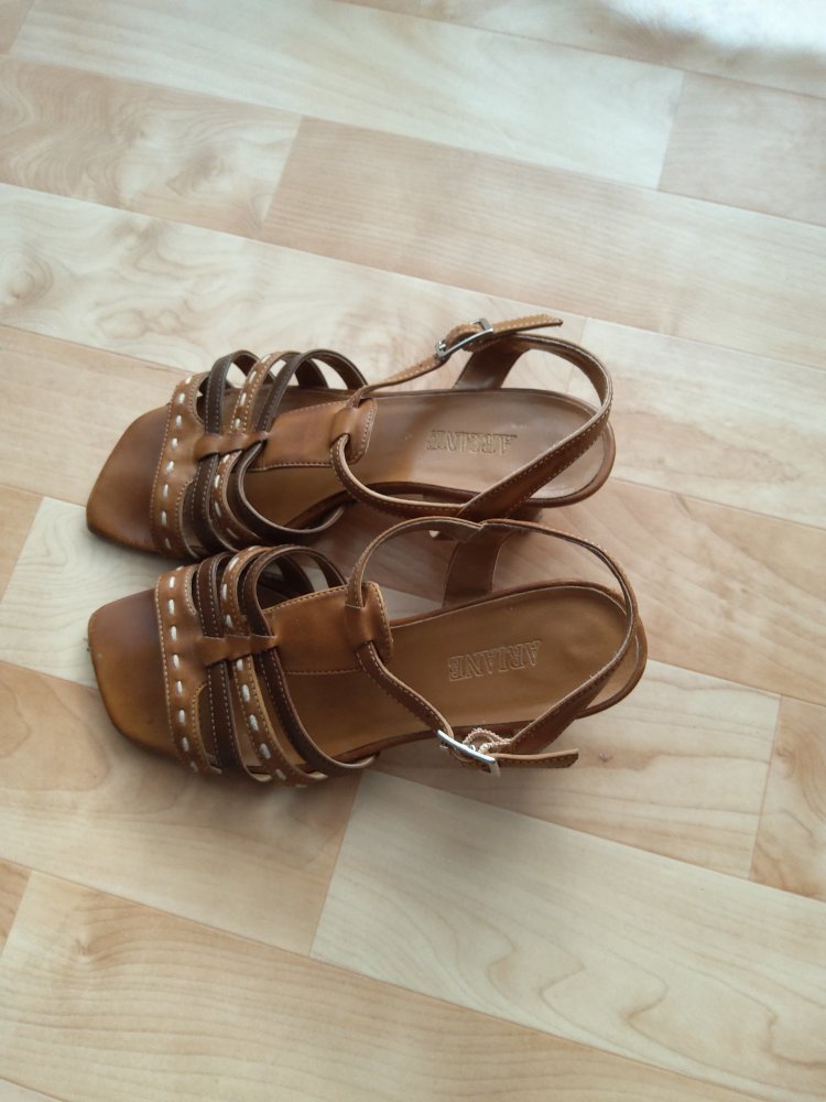 Braune Sandaletten