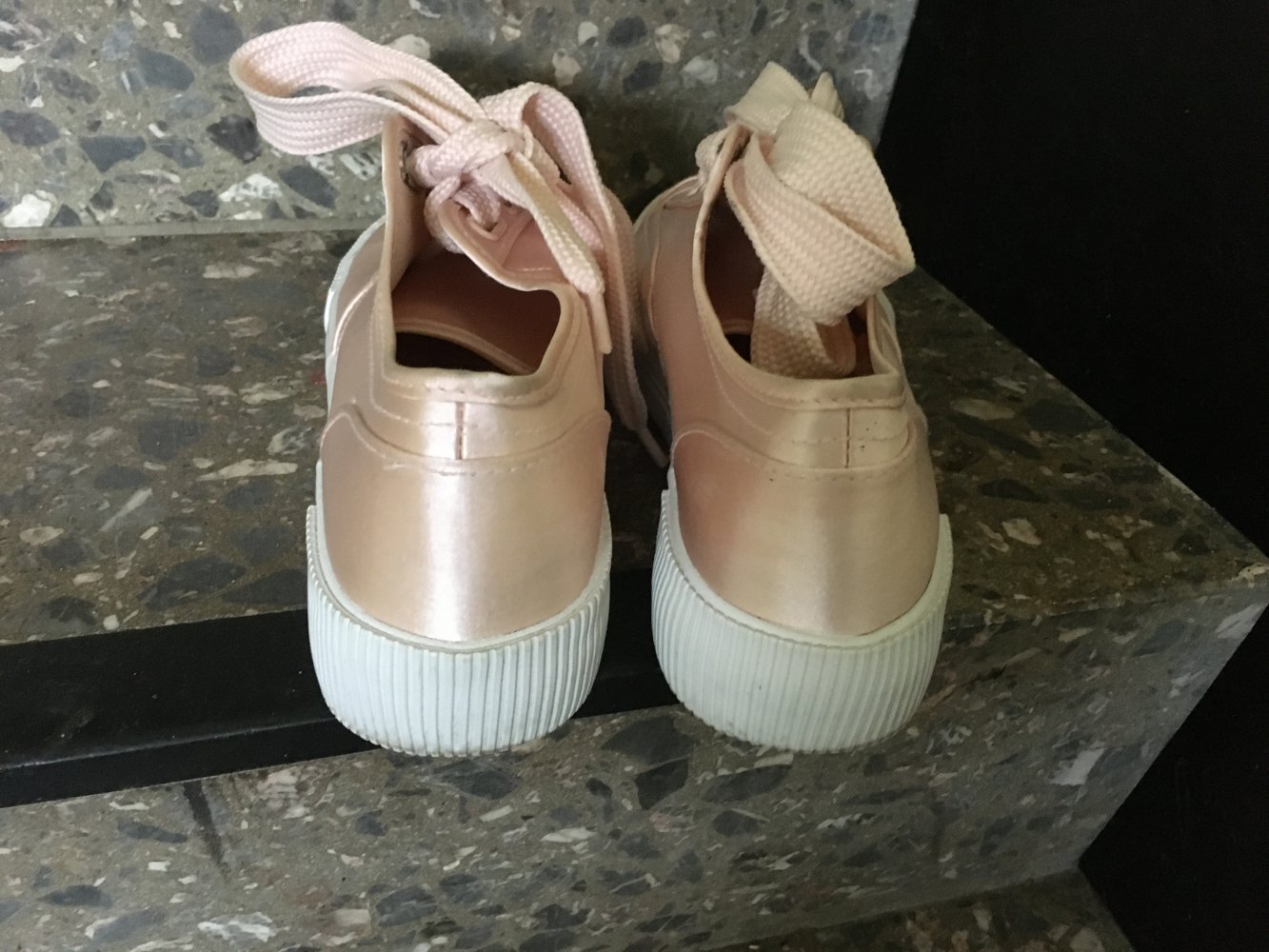 Plateausneaker mit Schnürung von H&M