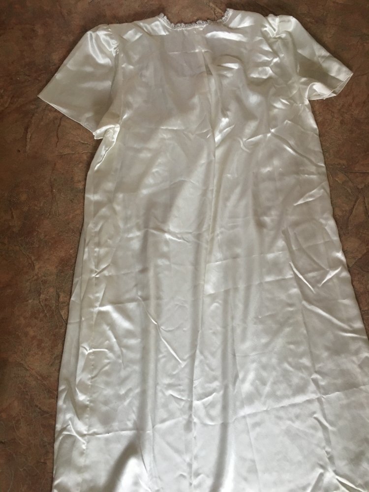 Sommer-Nachthemd mit Spitzenbesatz