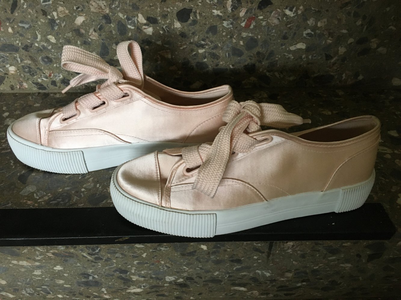 Plateausneaker mit Schnürung von H&M