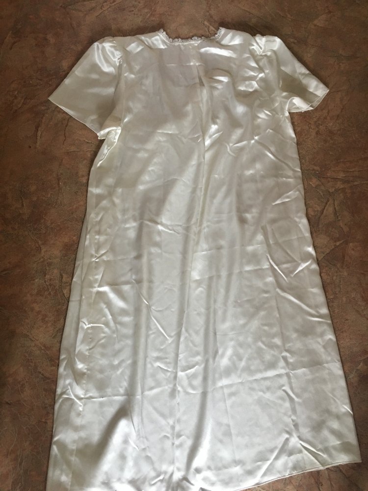 Sommer-Nachthemd mit Spitzenbesatz