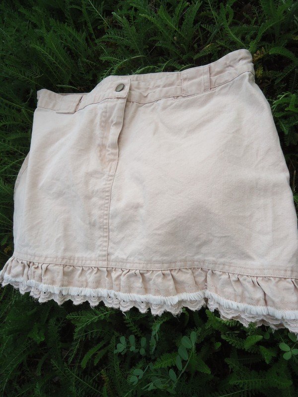 Pastell rosa Minirock mit Rüschendetail