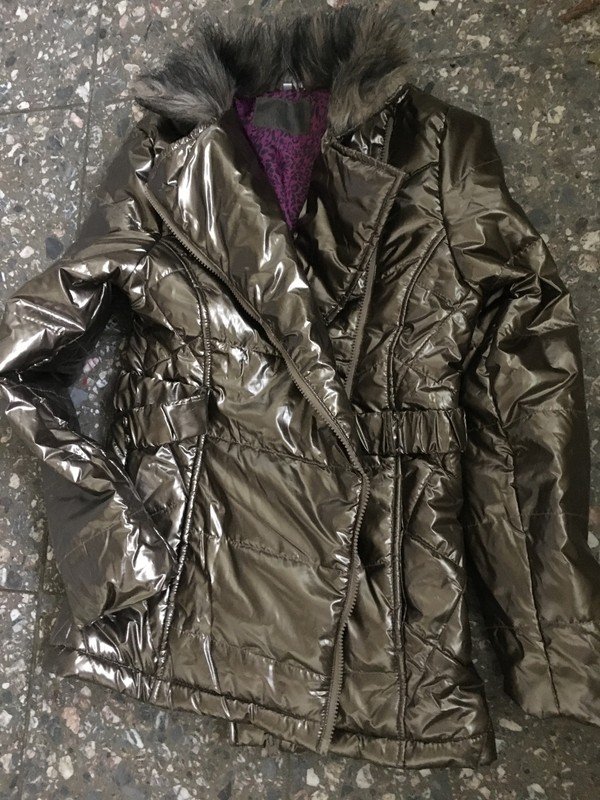 Steppjacke im Metallic-Look mit Webpelz