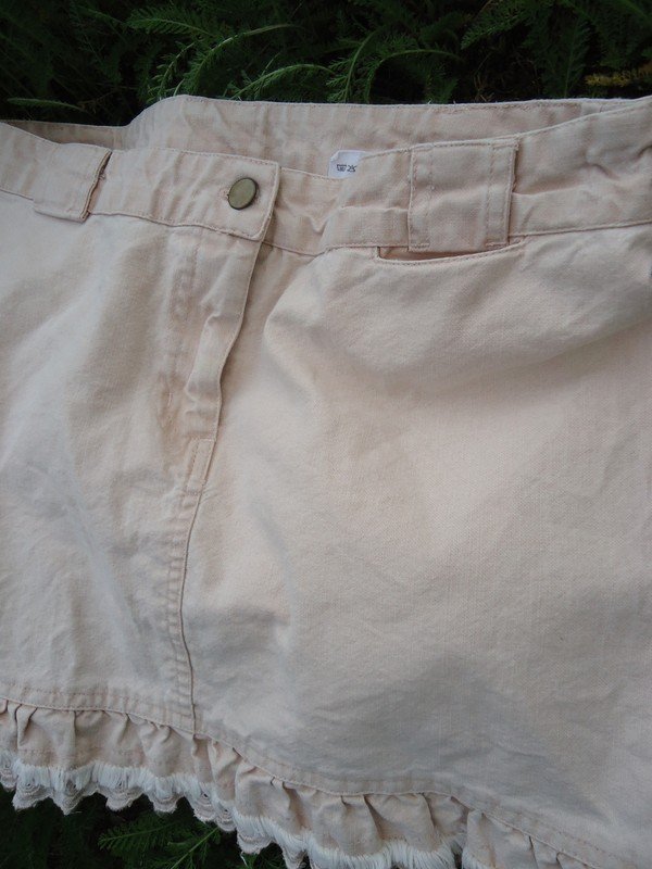 Pastell rosa Minirock mit Rüschendetail