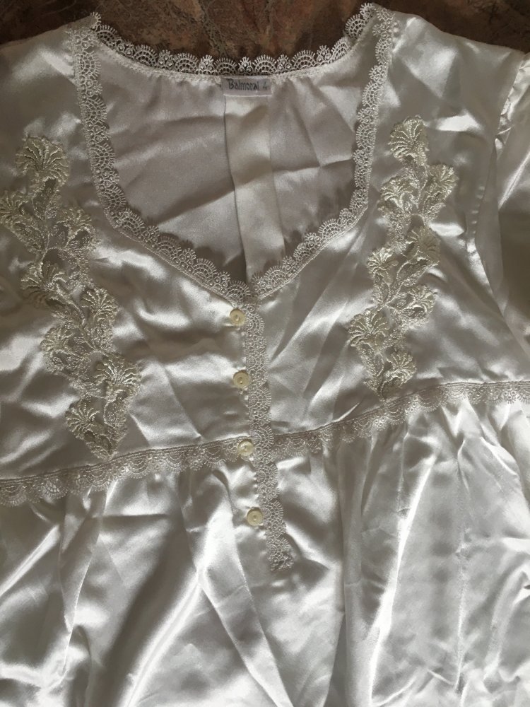 Sommer-Nachthemd mit Spitzenbesatz