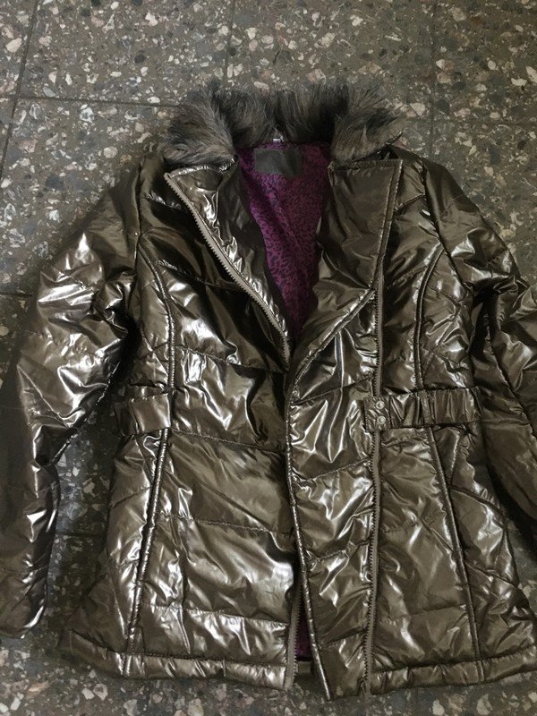 Steppjacke im Metallic-Look mit Webpelz