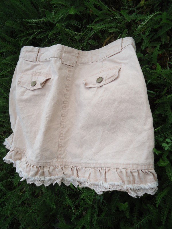 Pastell rosa Minirock mit Rüschendetail