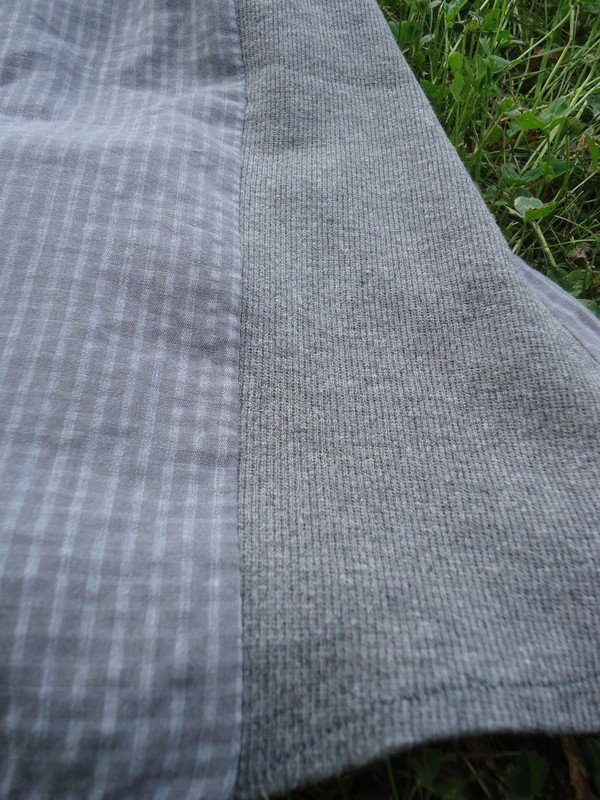 Leichtes, luftiges Sommerrock mit Knopfleiste und Gürtel