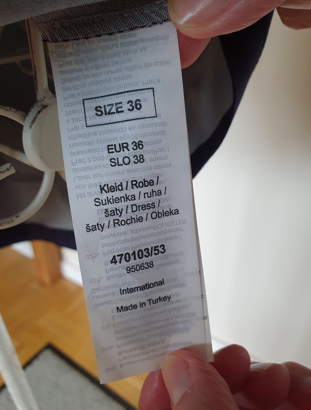 Neues Kleid mit Carmen-Ausschnitt