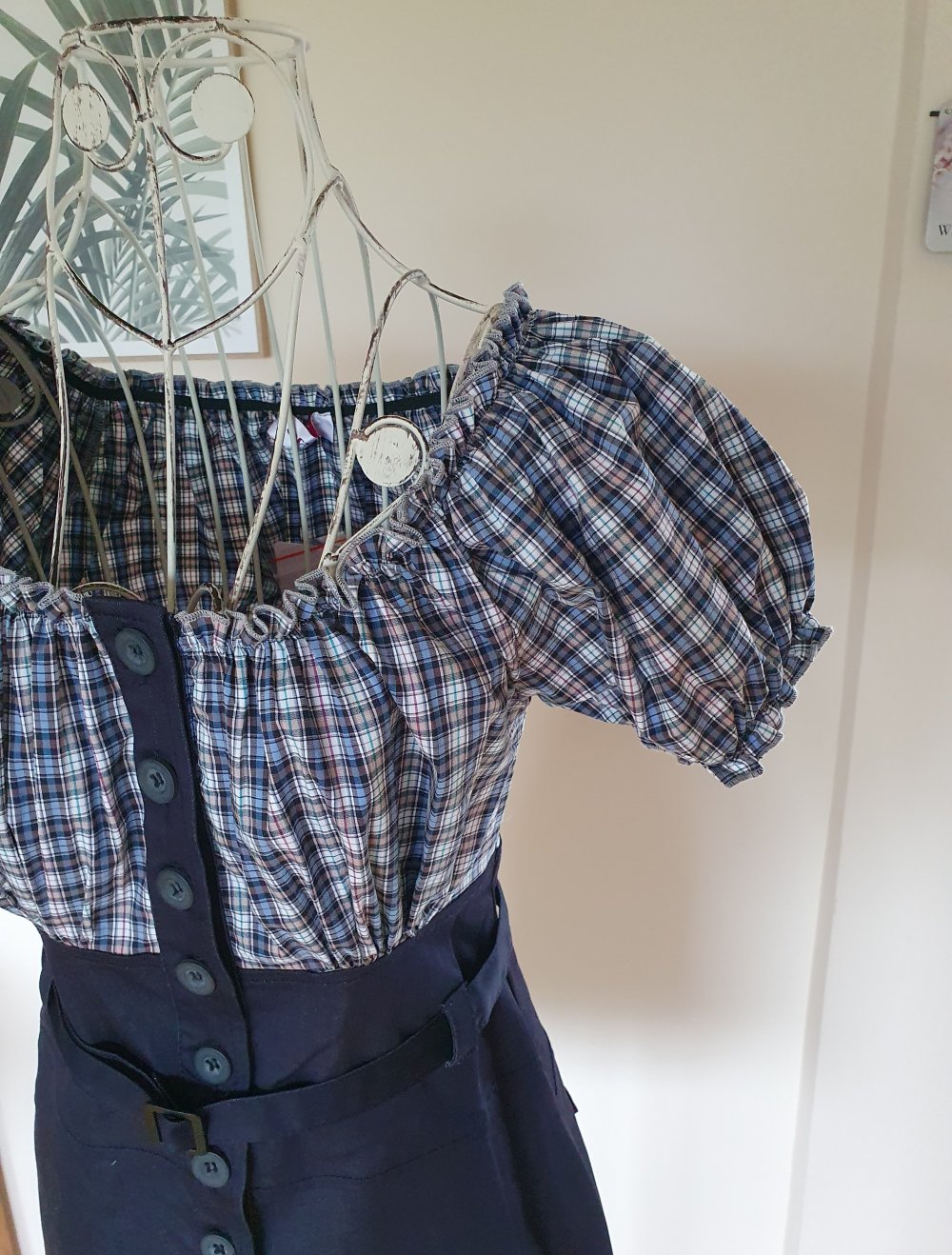 Neues Kleid mit Carmen-Ausschnitt